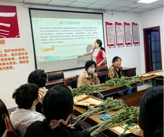 艾草结邻谊 粽香聚民心 黄河社区端午节艾草花饰制作活动
