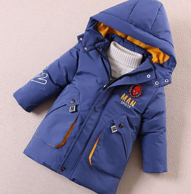 孙艺*父亲身患癌症，母亲常年在家照顾父亲和年老的爷爷奶奶，靠爷爷奶奶退休工资生活，家庭困难